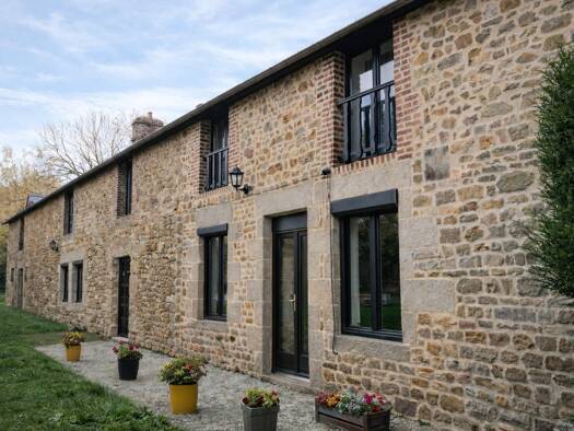 Maison à vendre 234 800 € 8 pièces 4 chambres 196 m² 26 900 m² de terrain Lignières-Orgères 53140