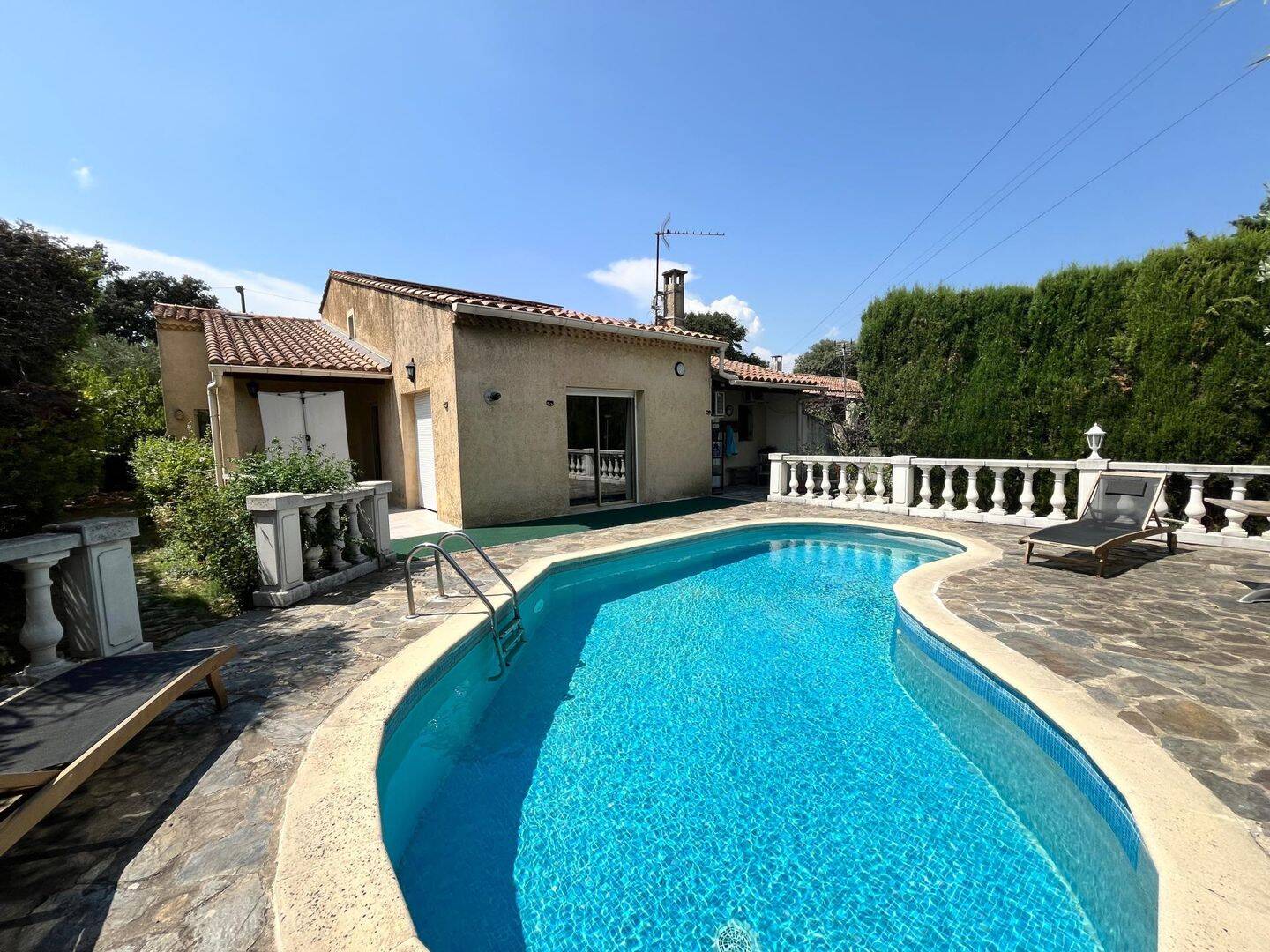 Maison 6 pièces 162 m² · à Châteauneuf-de-Gadagne · 162 m² · 368 000 €