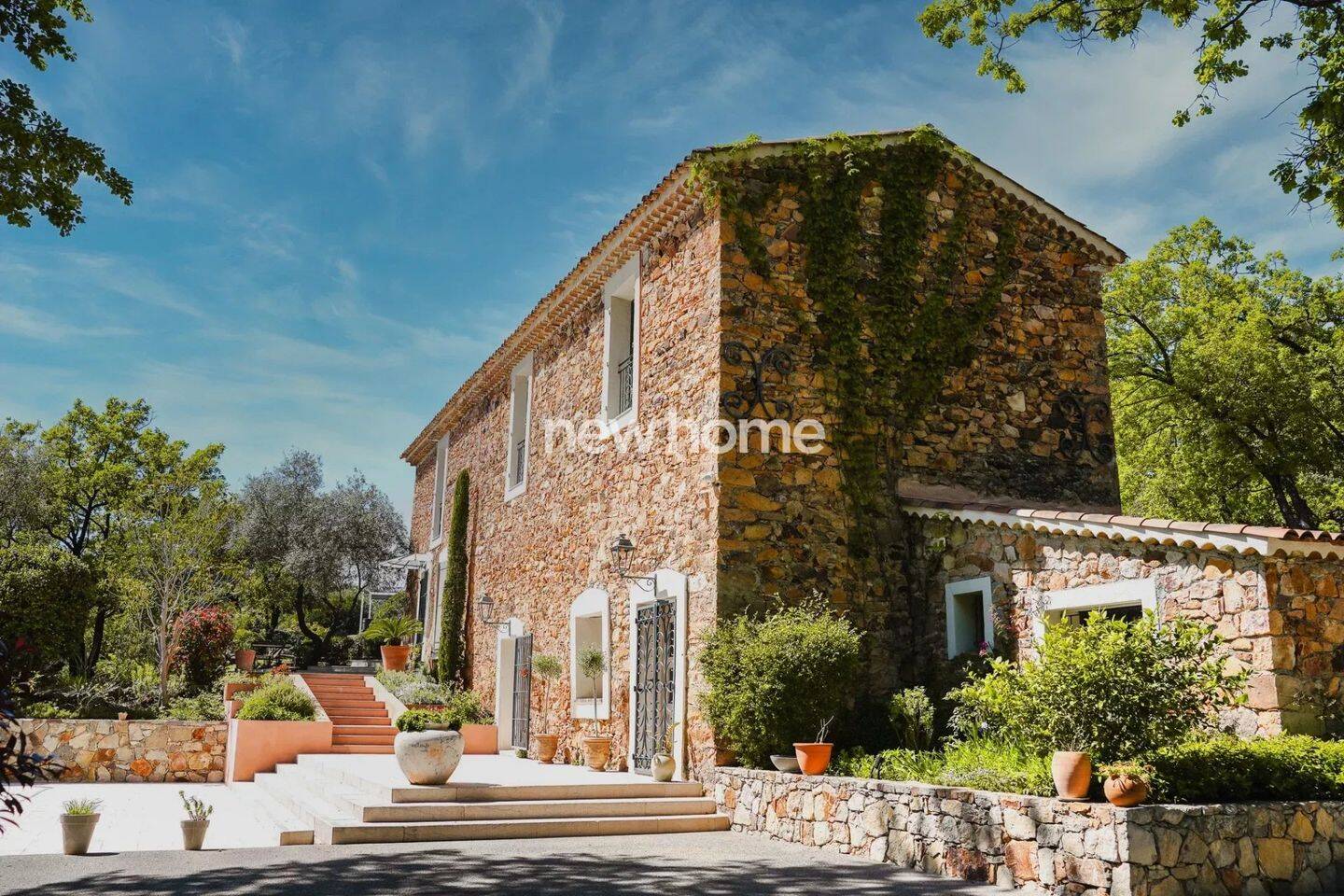 Maison 9 pièces 300 m² · à Callas · 300 m² · 2 800 000 €