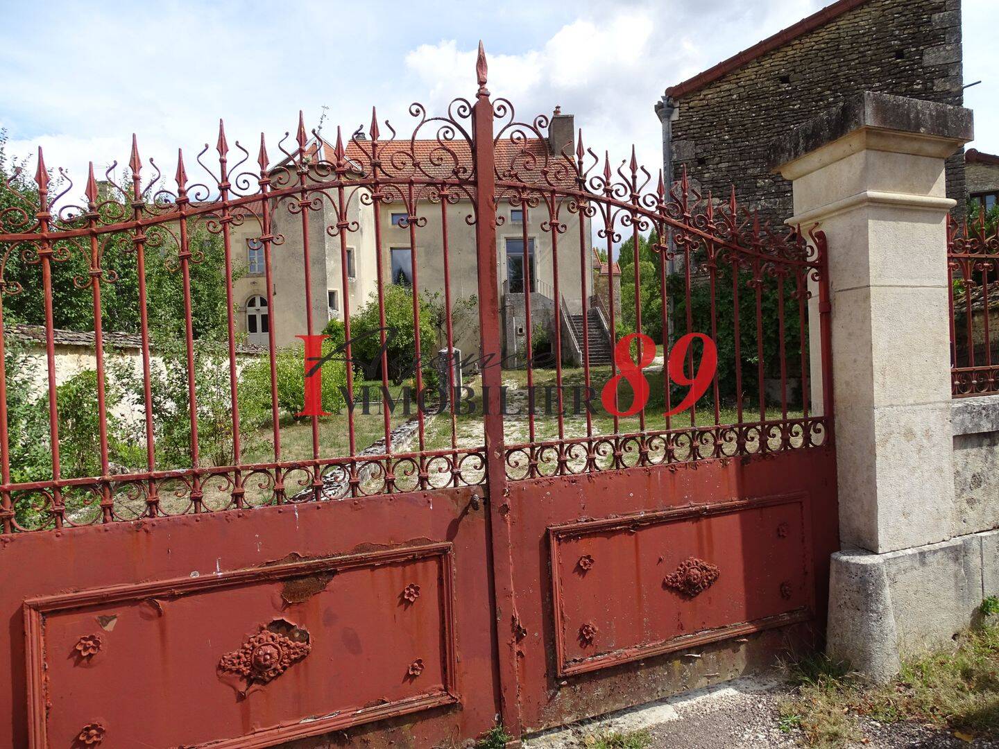 Maison 6 pièces 250 m² · à Saint-Broing-les-Moines · 250 m² · 192 000 €
