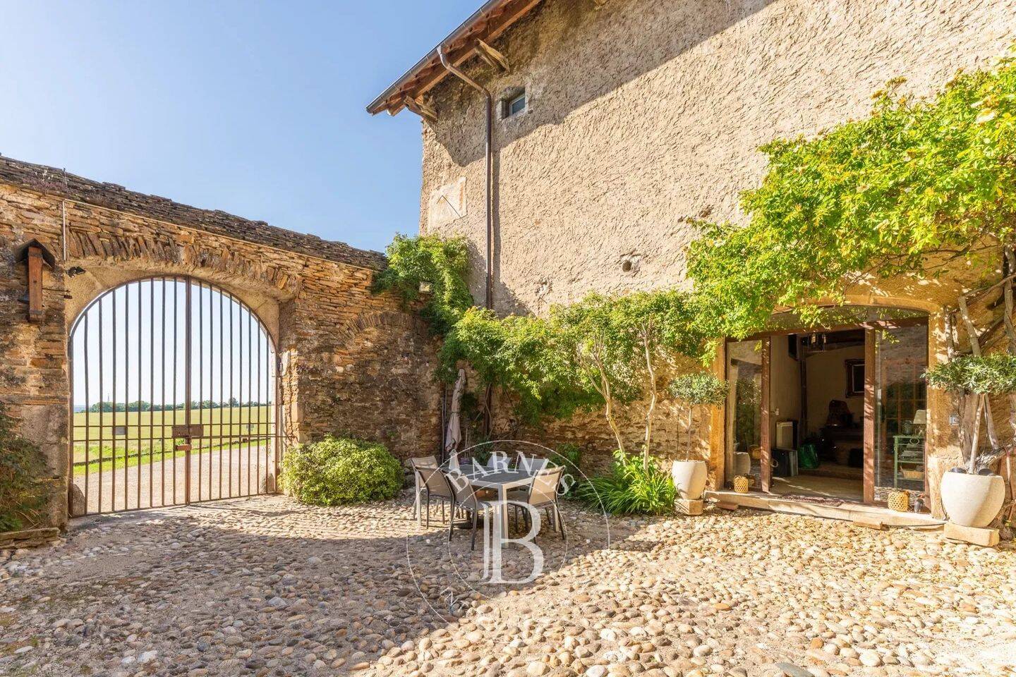 Maison 12 pièces 500 m² · à Crémieu · 500 m² · 1 490 000 €