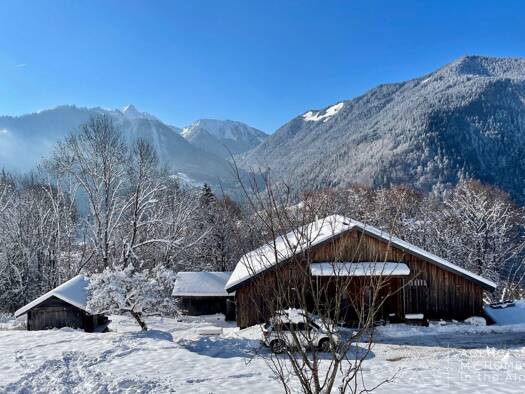 Chalet à vendre 1 350 000 € 8 pièces 5 chambres 254 m² 7 412 m² de terrain Saint-Jean-d'Aulps 74430