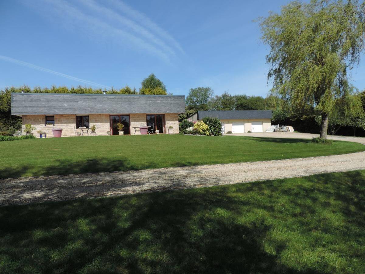 MAISON DE PLAIN PIED A PONT MELVEZ
