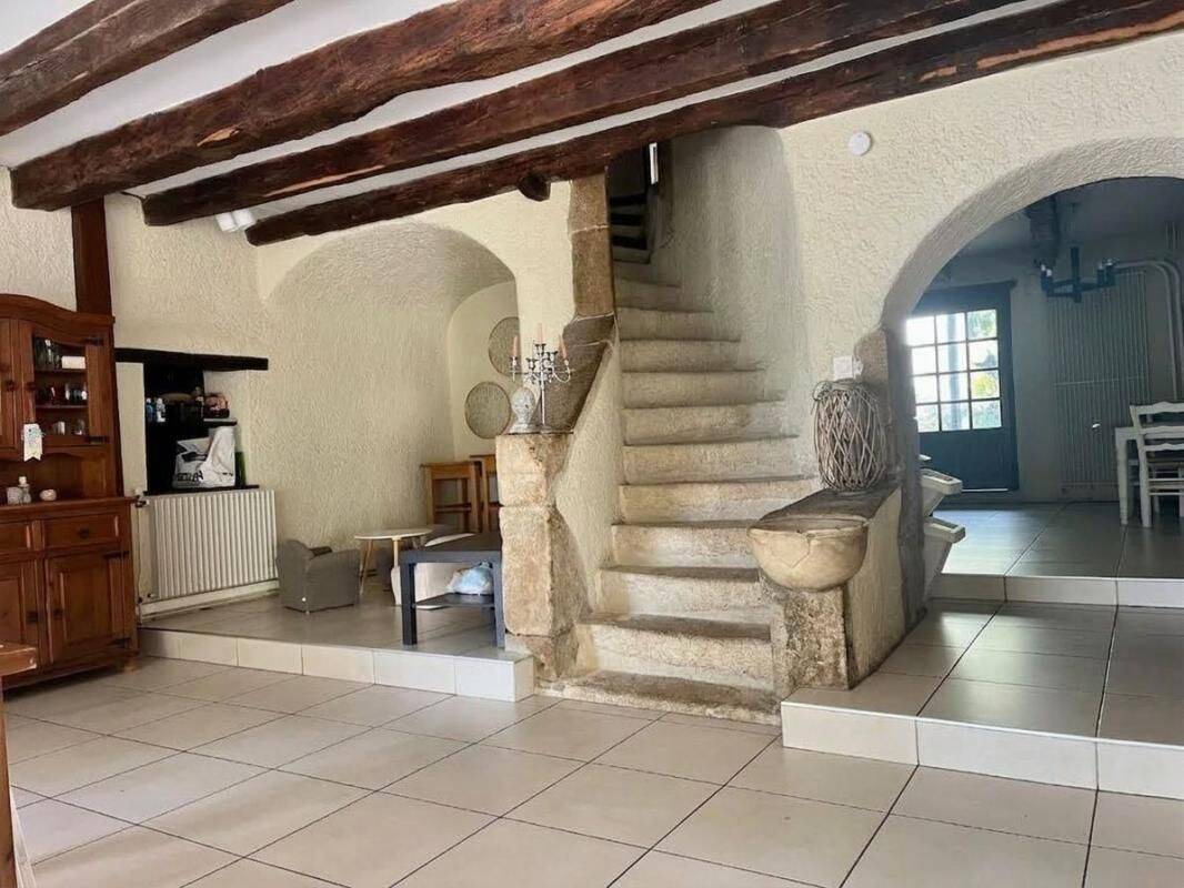 Maison 6 pièces 220 m² · à Condrieu · 220 m² · 330 000 €