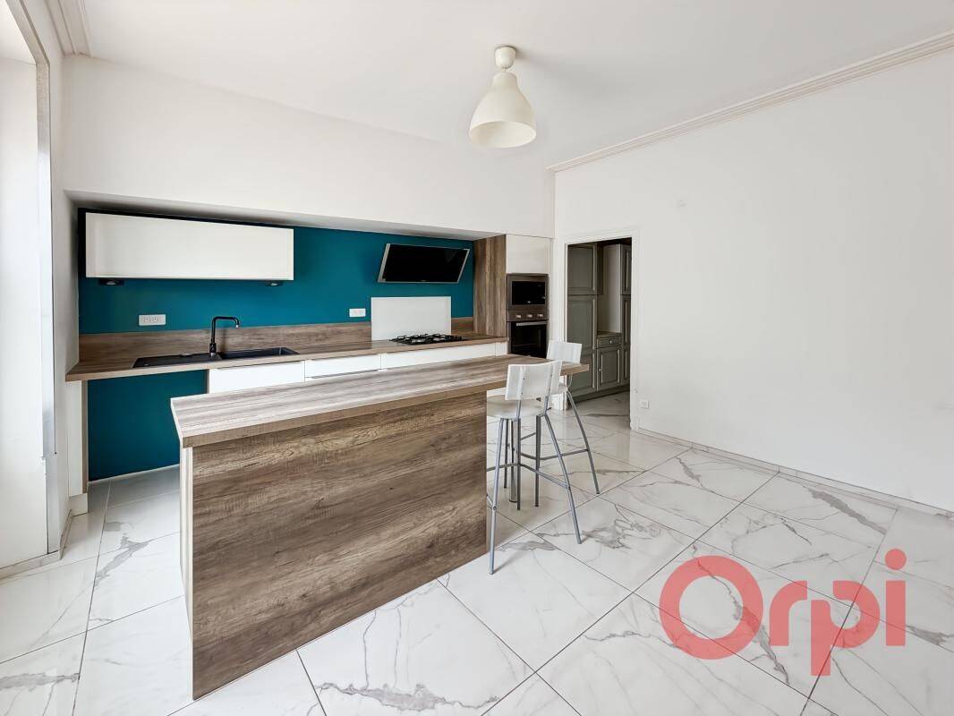 Maison 6 pièces 174 m² · à Saint-Amand-Montrond · 174 m² · 199 800 €