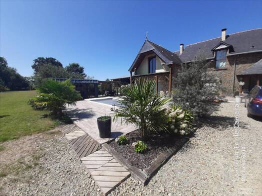 Maison à vendre 367 500 € 9 pièces 5 chambres 265 m² 1 466 m² de terrain Larchamp 53220