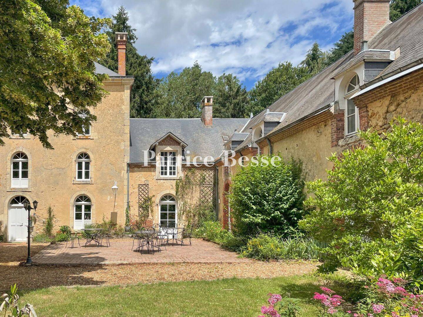 Maison 20 pièces 800 m² · à Montmirail · 800 m² · 1 380 000 €