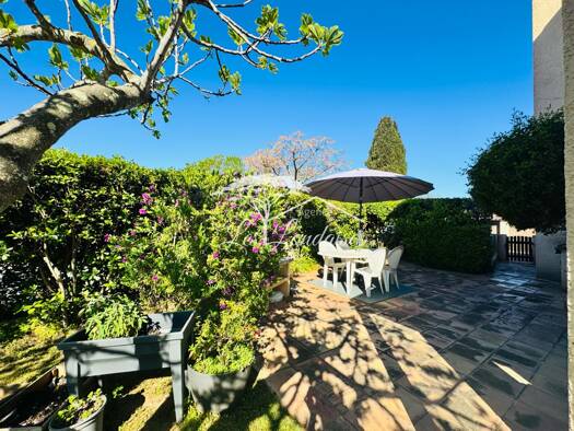 Appartement à vendre 346 500 € 4 pièces 2 chambres 68 m² RDC/1 Bord de Mer La Londe-les-Maures 83250