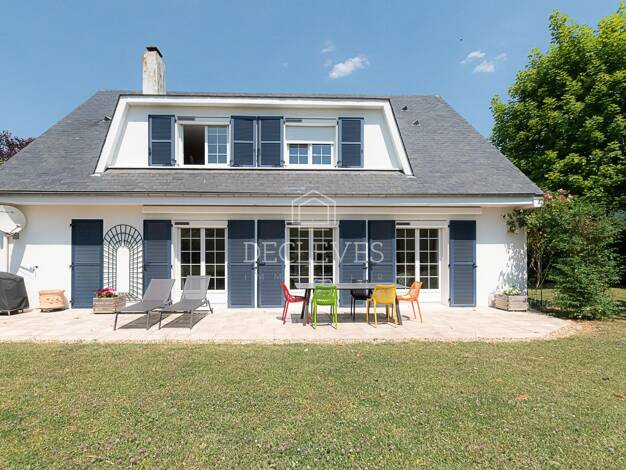 Maison à louer 2 623 € 7 pièces 4 chambres 152 m² 751 m² de terrain Orgeval 78630