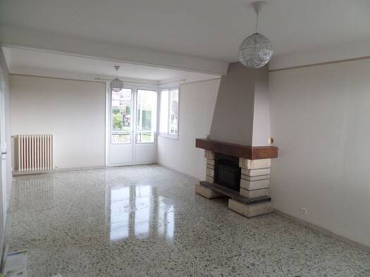 Appartement à louer 710 € 3 pièces 2 chambres 82 m² Étage -1/2 Monéteau 89470