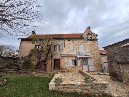 Maison à vendre 246 750 € 7 pièces 3 chambres 90 m² 8 874 m² de terrain Martiel 12200