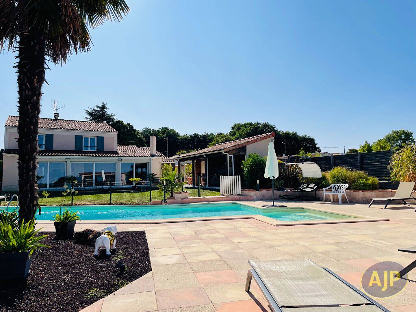 Maison 7 pièces 217 m² · à Saintes · 217 m² · 527 000 €