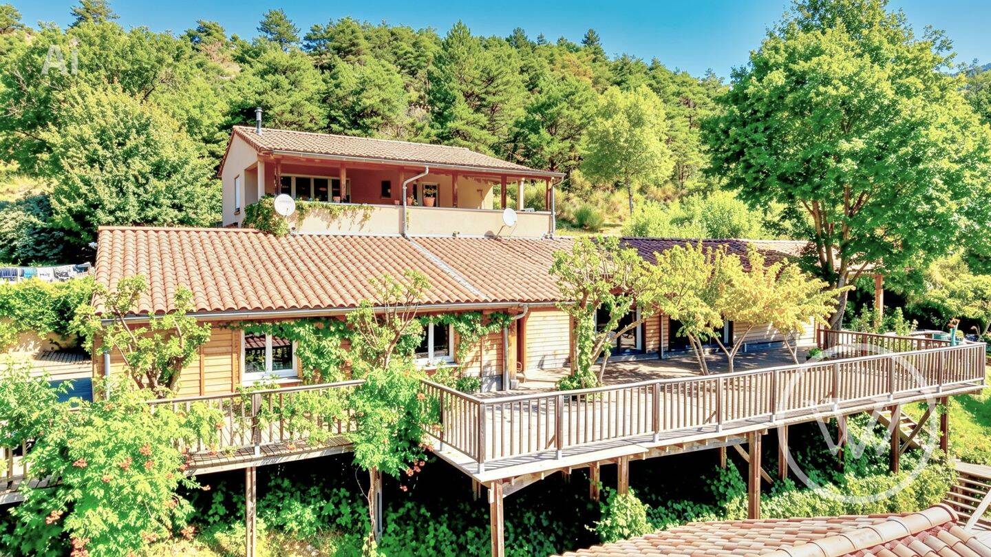 Maison 10 pièces 237 m² · à La Baume-Cornillane · 237 m² · 741 500 €