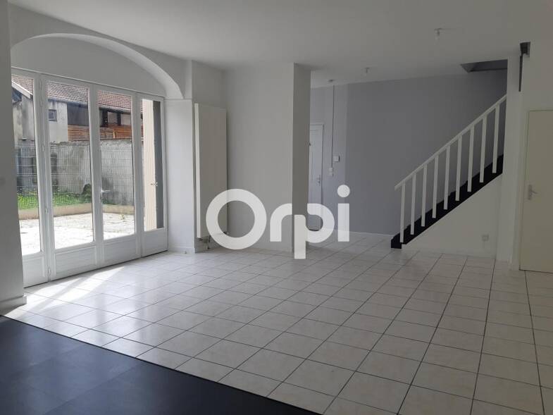 Appartement à louer 780 € 4 pièces 3 chambres 89,6 m² RDC Beaurepaire 38270