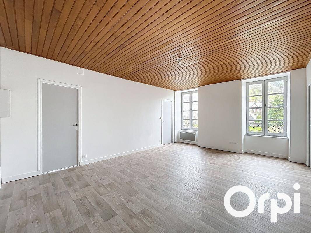 Appartement 3 pièces 70 m² · à Murat · 70 m² · 69 000 €
