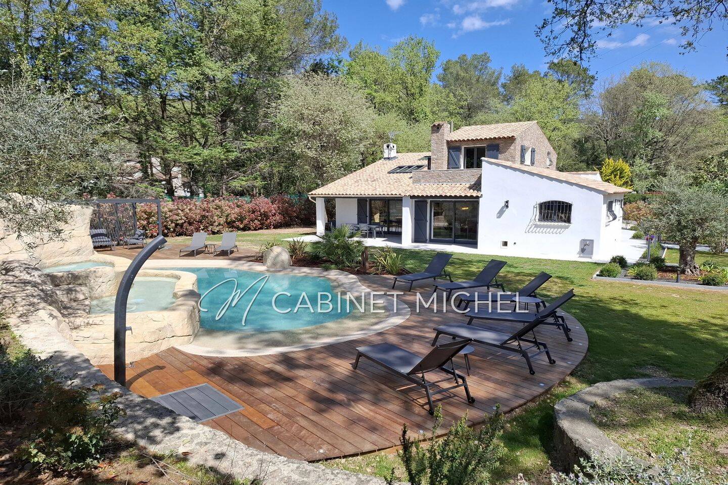 Maison 8 pièces 210 m² · à Roquefort-les-Pins · 210 m² · 1 850 000 €