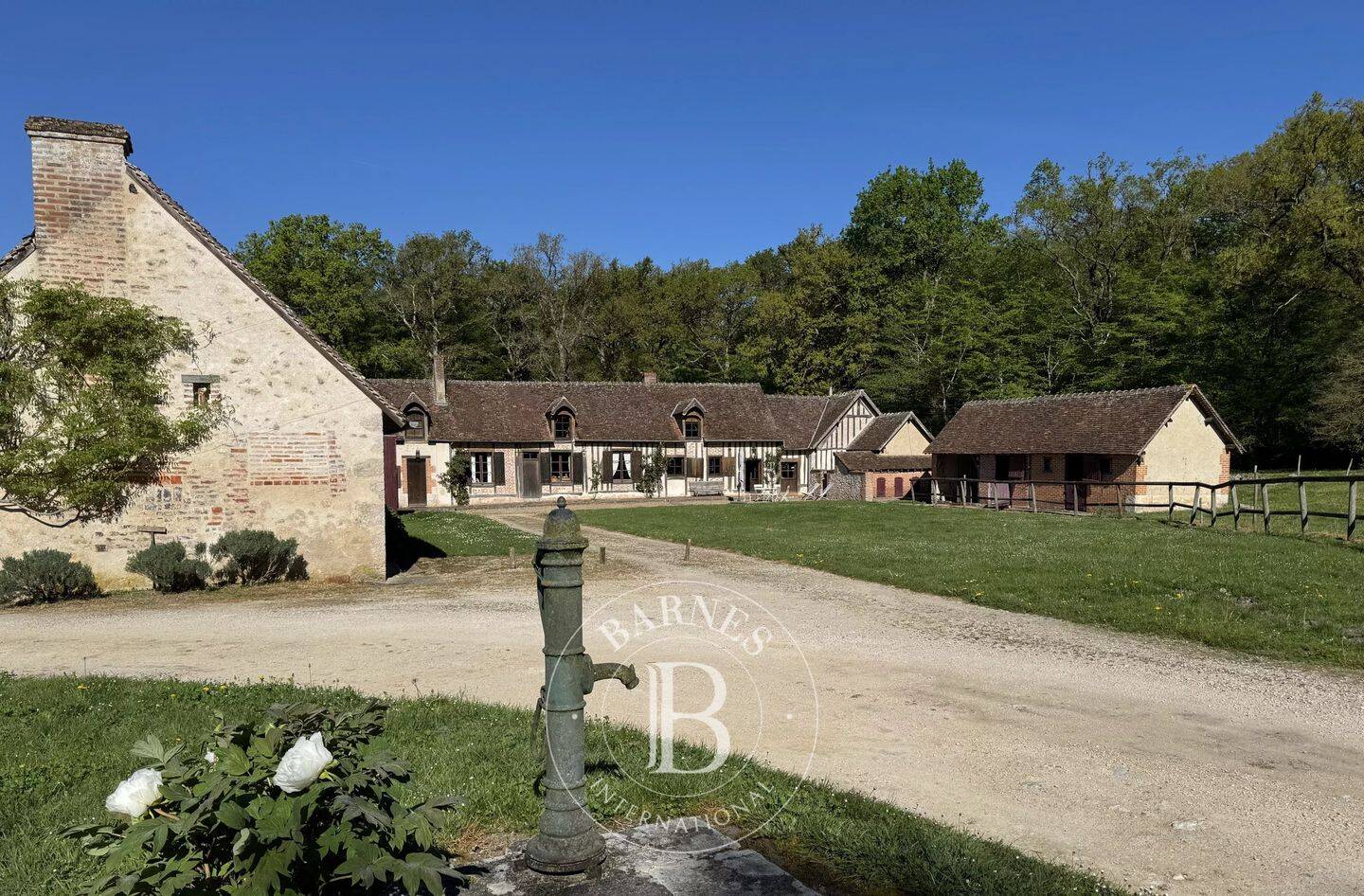 Maison 13 pièces 380 m² · à Cour-Cheverny · 380 m² · 699 600 €