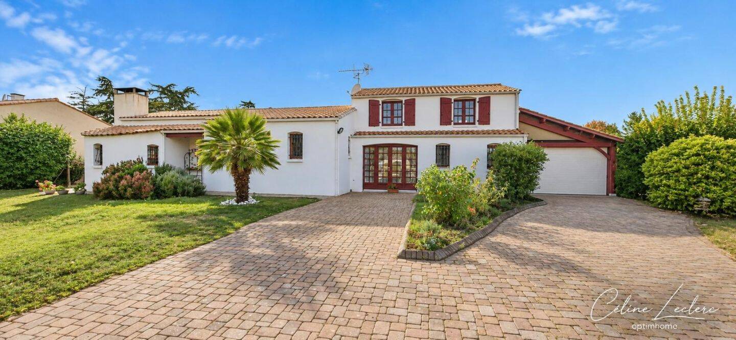 Maison 5 pièces 143 m² · à Angles · 143 m² · 297 000 €