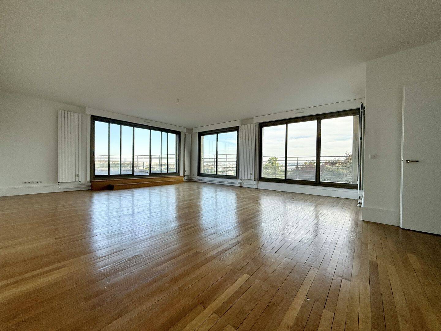 Appartement 7 pièces 207 m² · à Saint-Cloud · 207 m² · 5 600 €/mois
