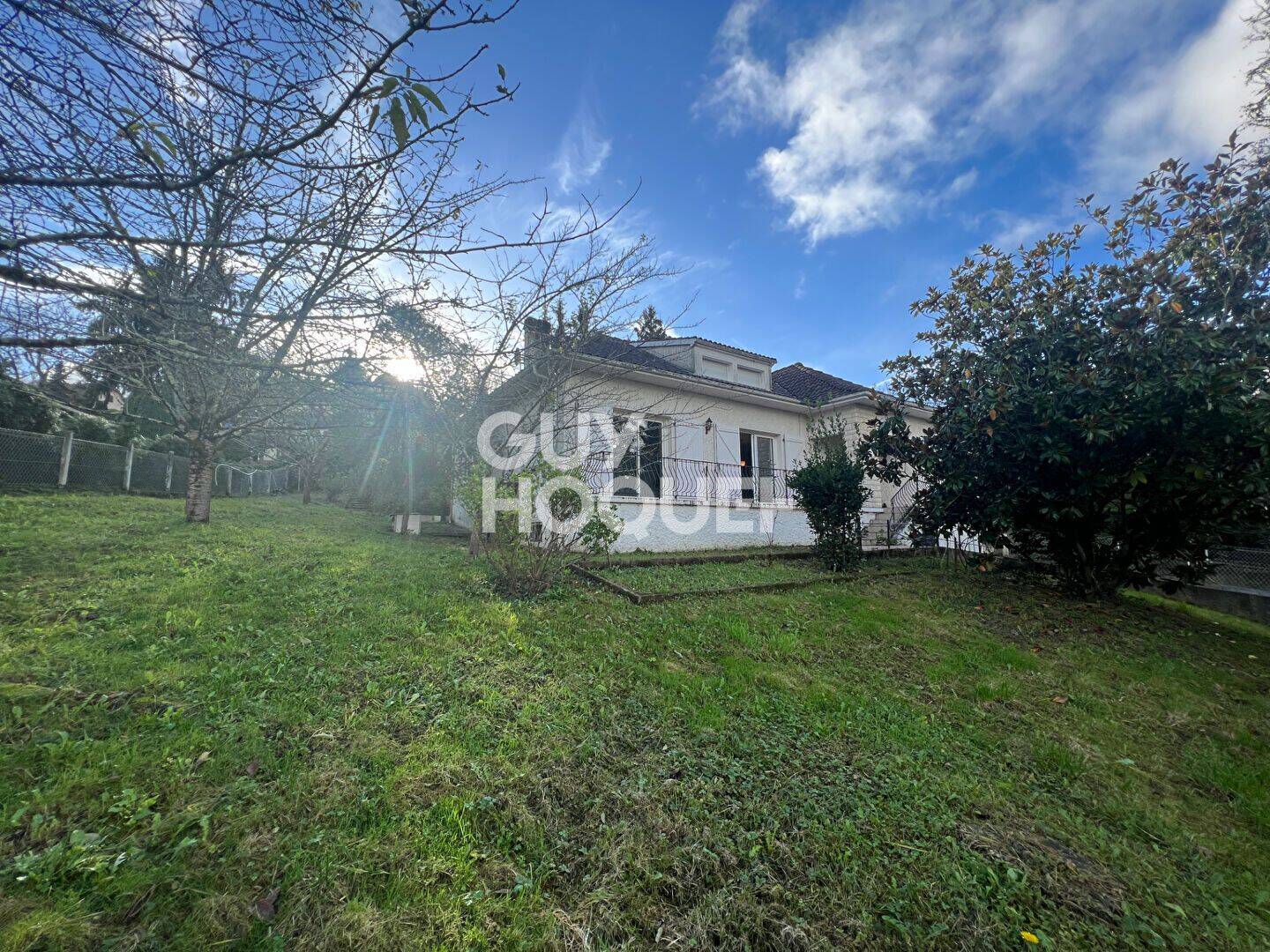 Maison 6 pièces 178 m² · à Mourenx · 177,6 m² · 220 000 €