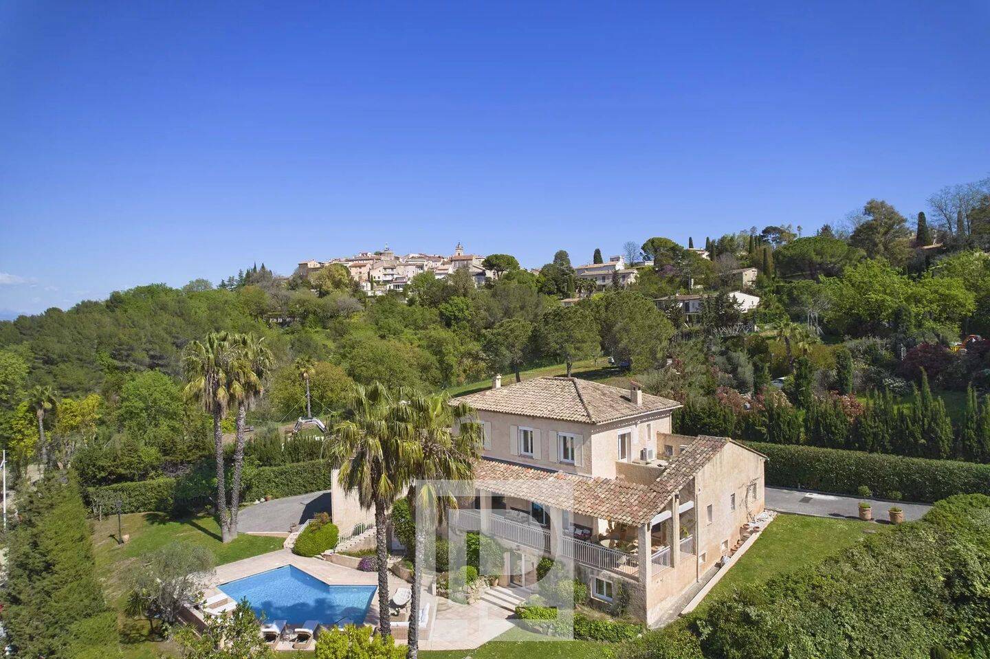 Maison 9 pièces 359 m² · à Mougins · 359 m² · 2 990 000 €