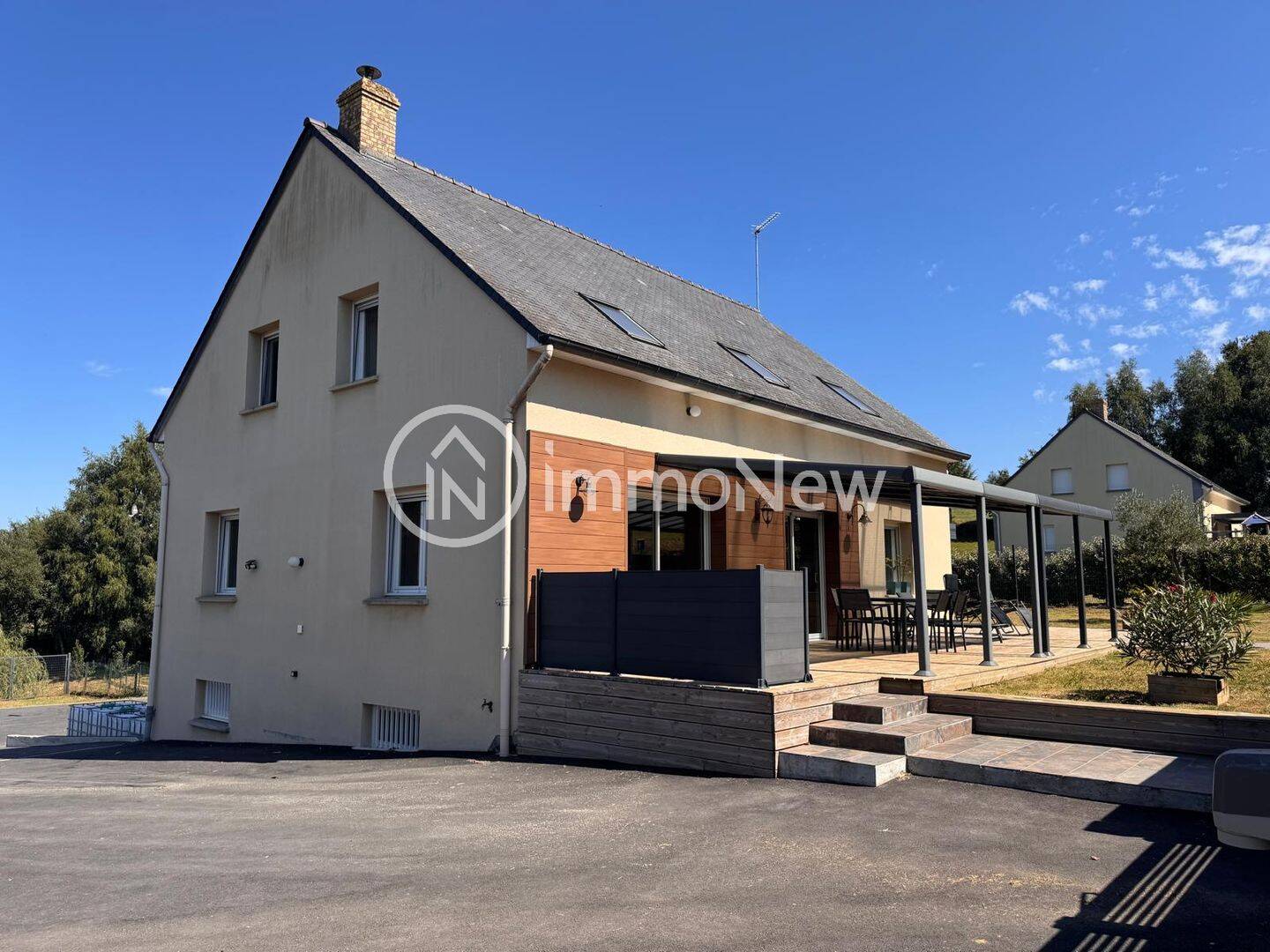 Maison 6 pièces 155 m² · à Isigny-le-Buat · 155 m² · 366 500 €