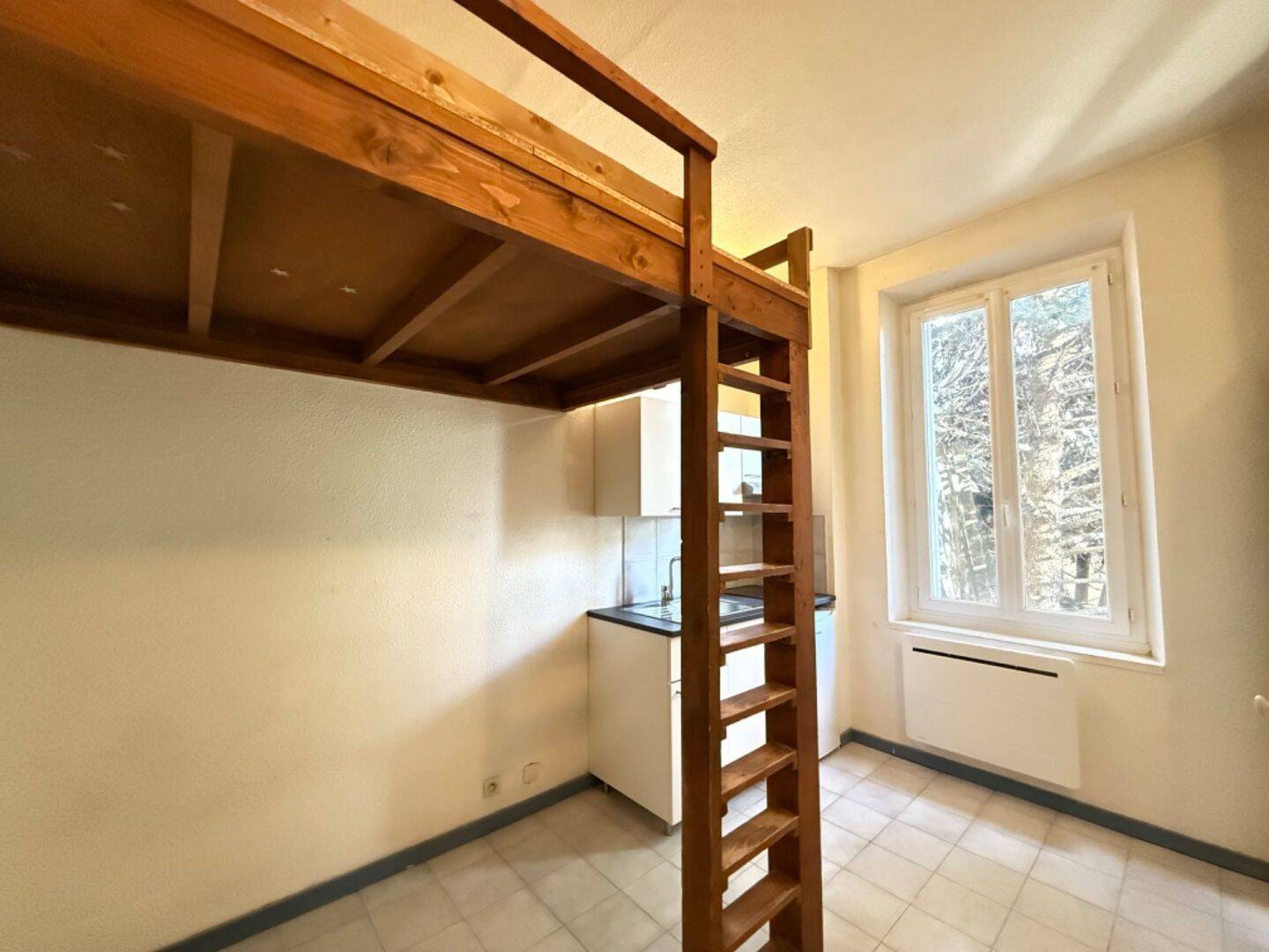 Appartement 1 pièce 14 m² · à Grenoble · 14,4 m² · 395 €
