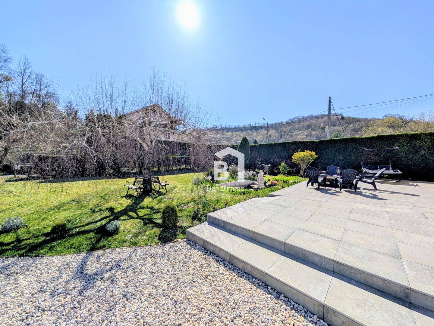 Maison 8 pièces 210 m² · à Nivolas-Vermelle · 210 m² · 290 000 €