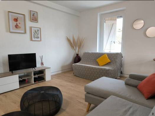 Appartement à louer 870 € 2 pièces 1 chambre 45 m² Étage 1/1 La Colline Meximieux 01800