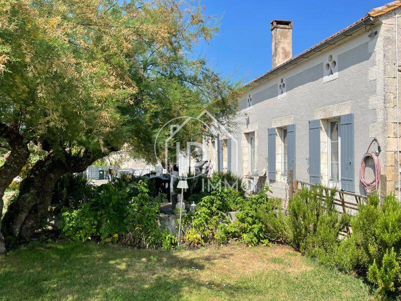 Maison 12 pièces 180 m² · à Saint-Martin-de-Gurson · 180 m² · 499 200 €