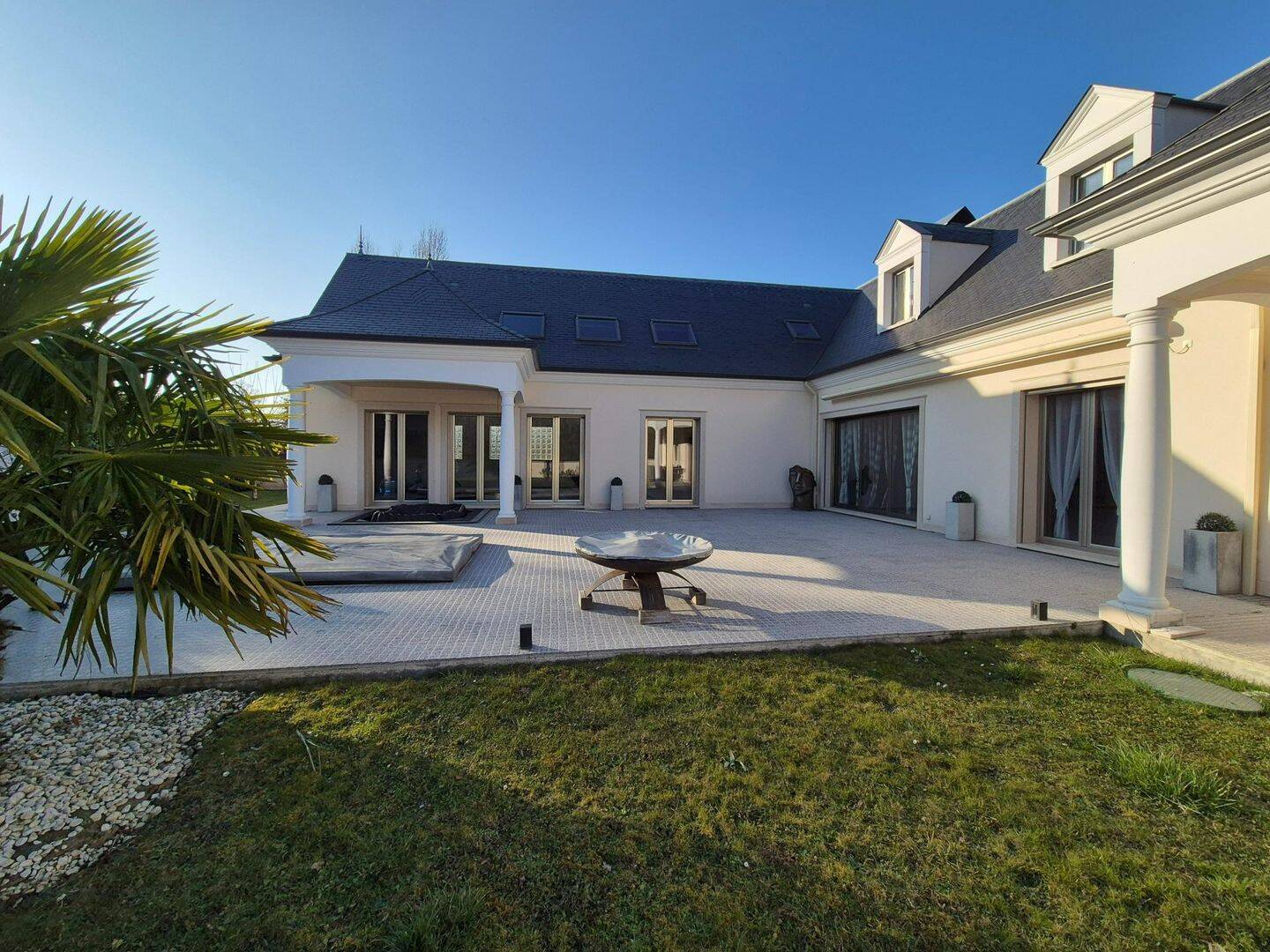 Maison 15 pièces 471 m² · à Bréval · 471 m² · 1 470 000 €