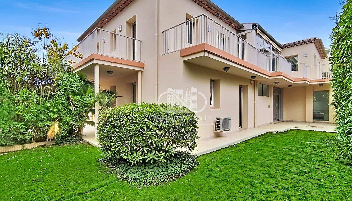 Maison 13 pièces 256 m² · à Antibes · 256 m² · 1 560 000 €