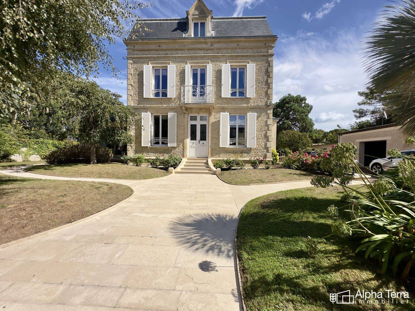 Maison 10 pièces 217 m² · à Douvres-la-Délivrande · 217 m² · 934 500 €