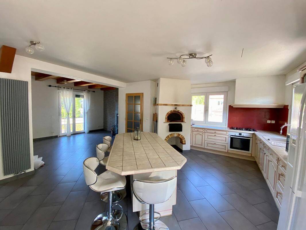 Maison 8 pièces 201 m² · à Damprichard · 201 m² · 350 000 €