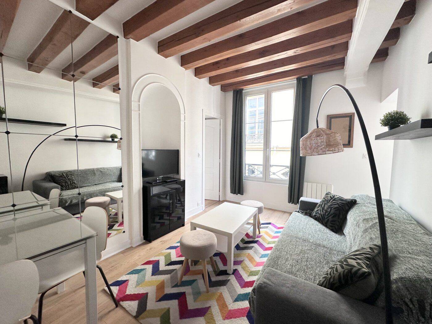 Appartement 2 pièces 34 m² · à Paris 1er Arrondissement · 33,5 m² · 2 100 €