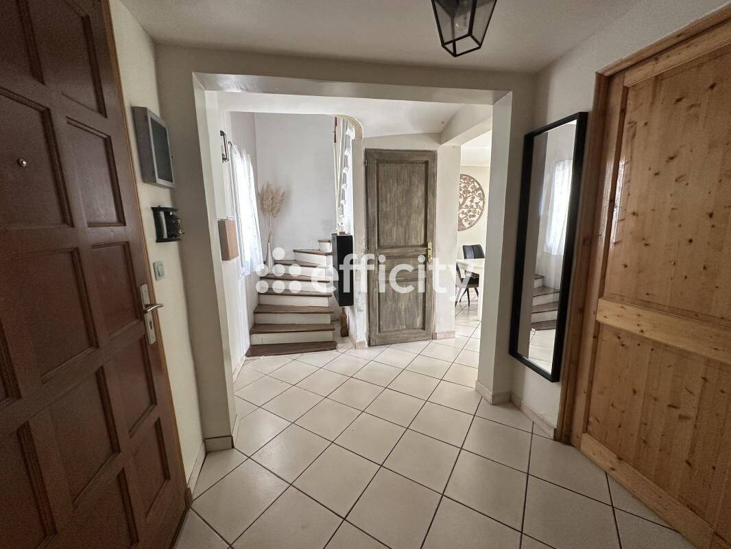 Maison 7 pièces 153 m² · à Montataire · 153 m² · 272 000 €