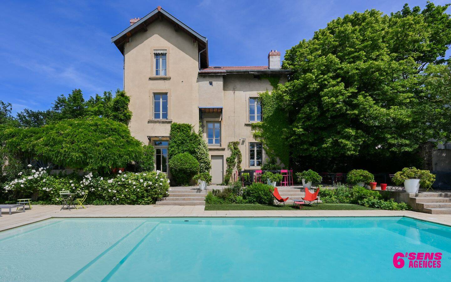 Maison 8 pièces 240 m² · à Tassin-la-Demi-Lune · 240 m² · 1 050 000 €
