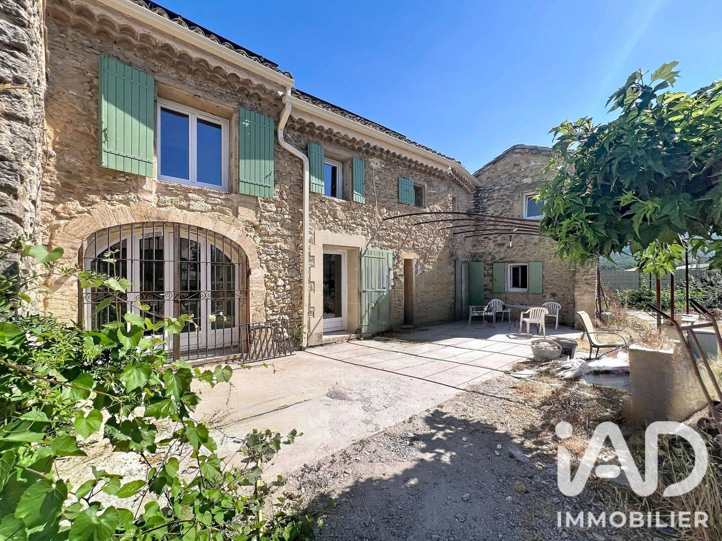 Maison 9 pièces 200 m² · à Cheval-Blanc · 200 m² · 1 500 €
