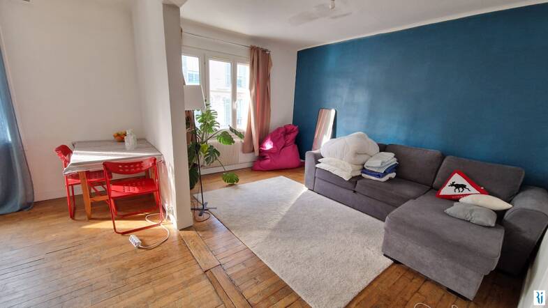Appartement à louer 750 € 3 pièces 2 chambres 55 m² Sous le toit, Étage 4/4 Rouen 76000