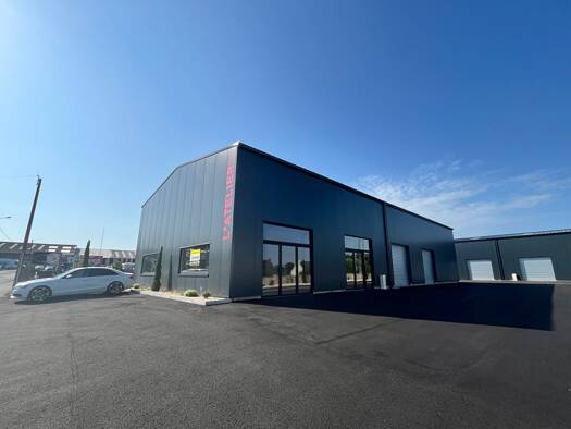 Local d'activités à louer 2 125 € 210 m² d'espace de stockage Cimetiere Nord Landerneau 29800
