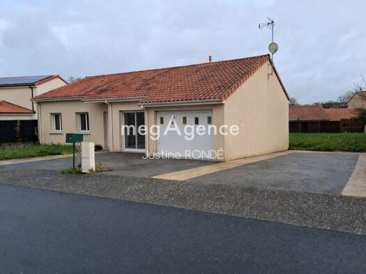 Maison de plain-pied à vendre 243 000 € 4 pièces 3 chambres 101 m² 300 m² de terrain Les Turbaudières Cholet 49300