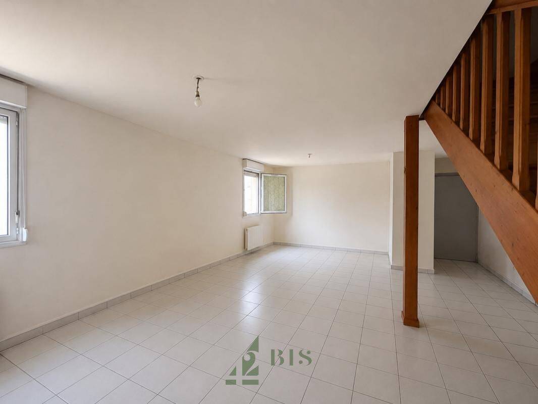 Appartement 5 pièces 93 m² · à Le Coteau · 93 m² · 691 €