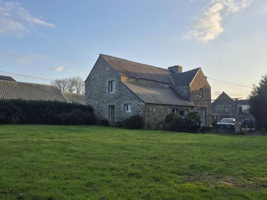 Maison à vendre 161 975 € 5 pièces 3 chambres 104,3 m² 665 m² de terrain Saint-Sauveur 29400