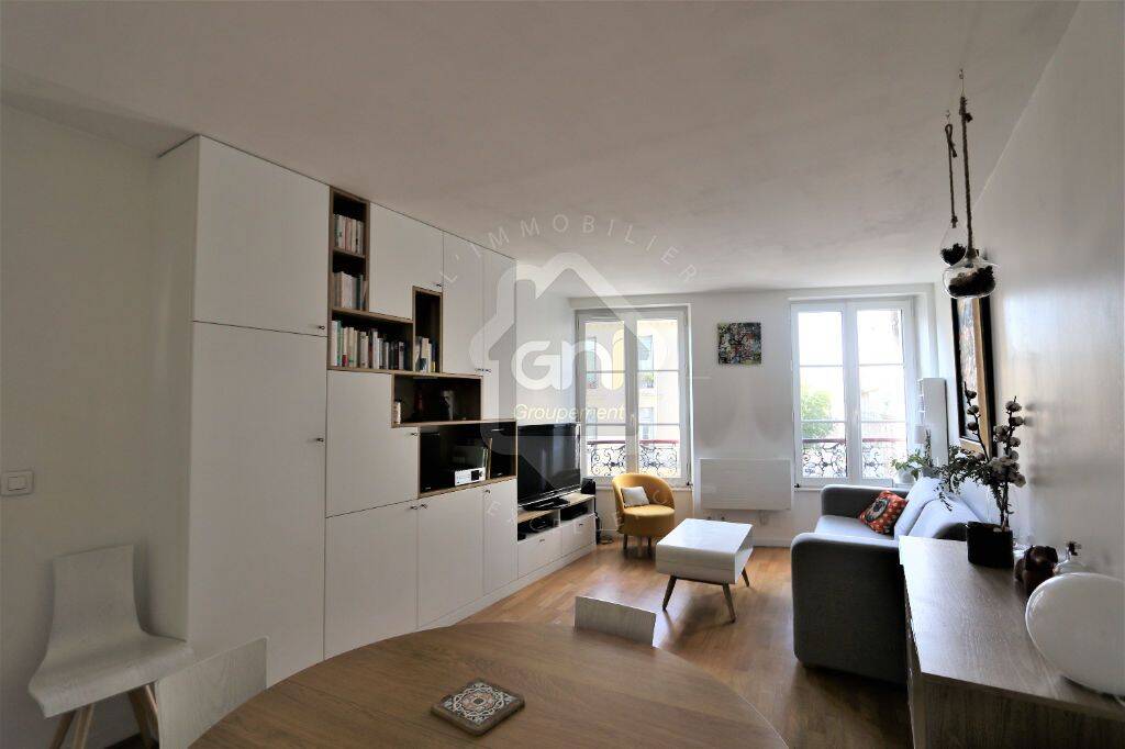 Appartement 3 pièces 56 m² · à Paris 8ème Arrondissement · 55,9 m² · 2 049 €/mois
