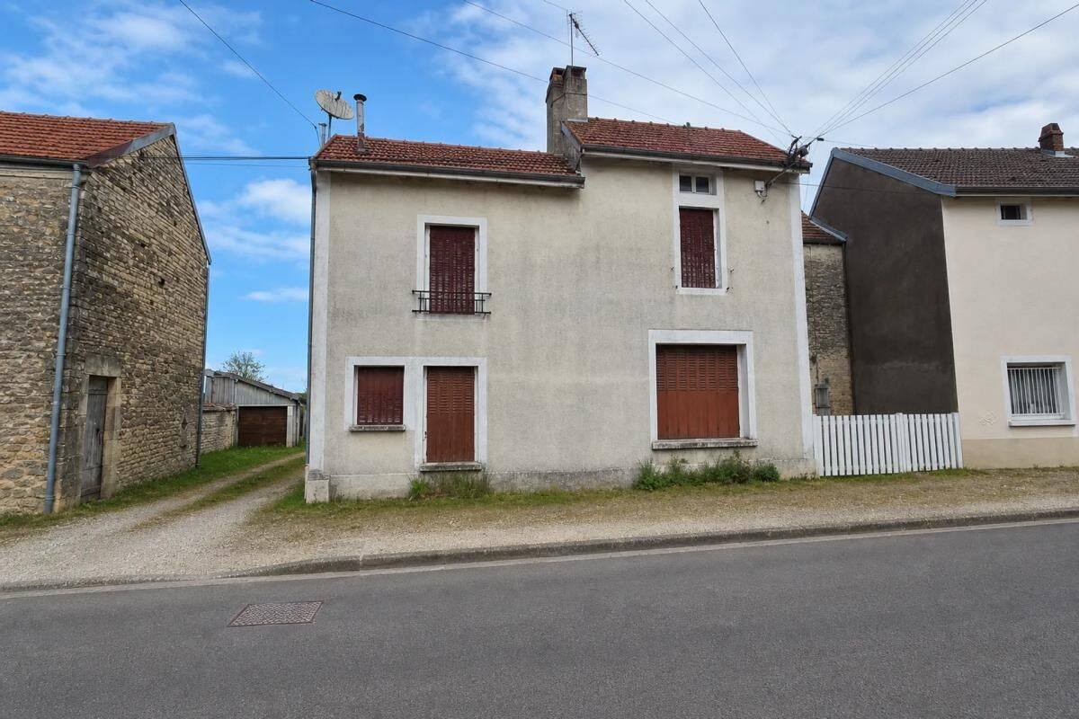 Maison 5 pièces 104 m² · à Montigny-sur-Aube · 104 m² · 45 000 €