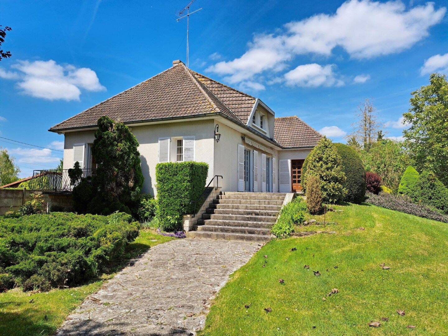 Maison 6 pièces 190 m² · à Marigny-le-Châtel · 190 m² · 232 000 €
