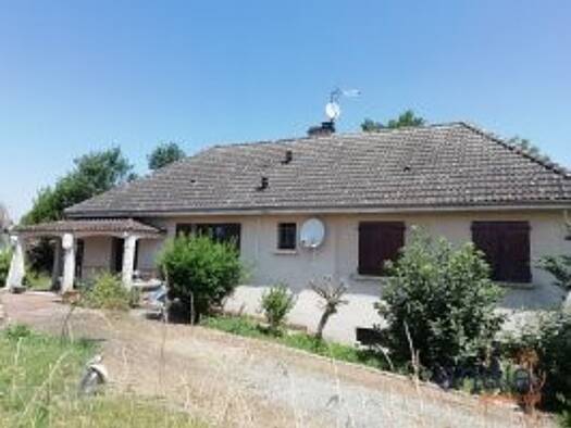 Maison à vendre 160 000 € 5 pièces 4 chambres 120 m² 2 978 m² de terrain Mornay-sur-Allier 18600