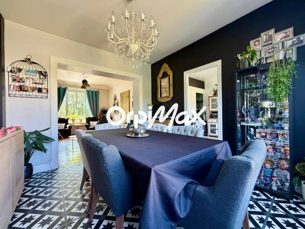 Maison 5 pièces 176 m² · à Saint-Léonard · 176 m² · 300 000 €