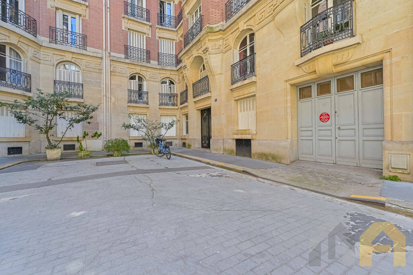 Appartement 1 pièce 31 m² · à Paris 15ème Arrondissement · 31 m² · 295 000 €