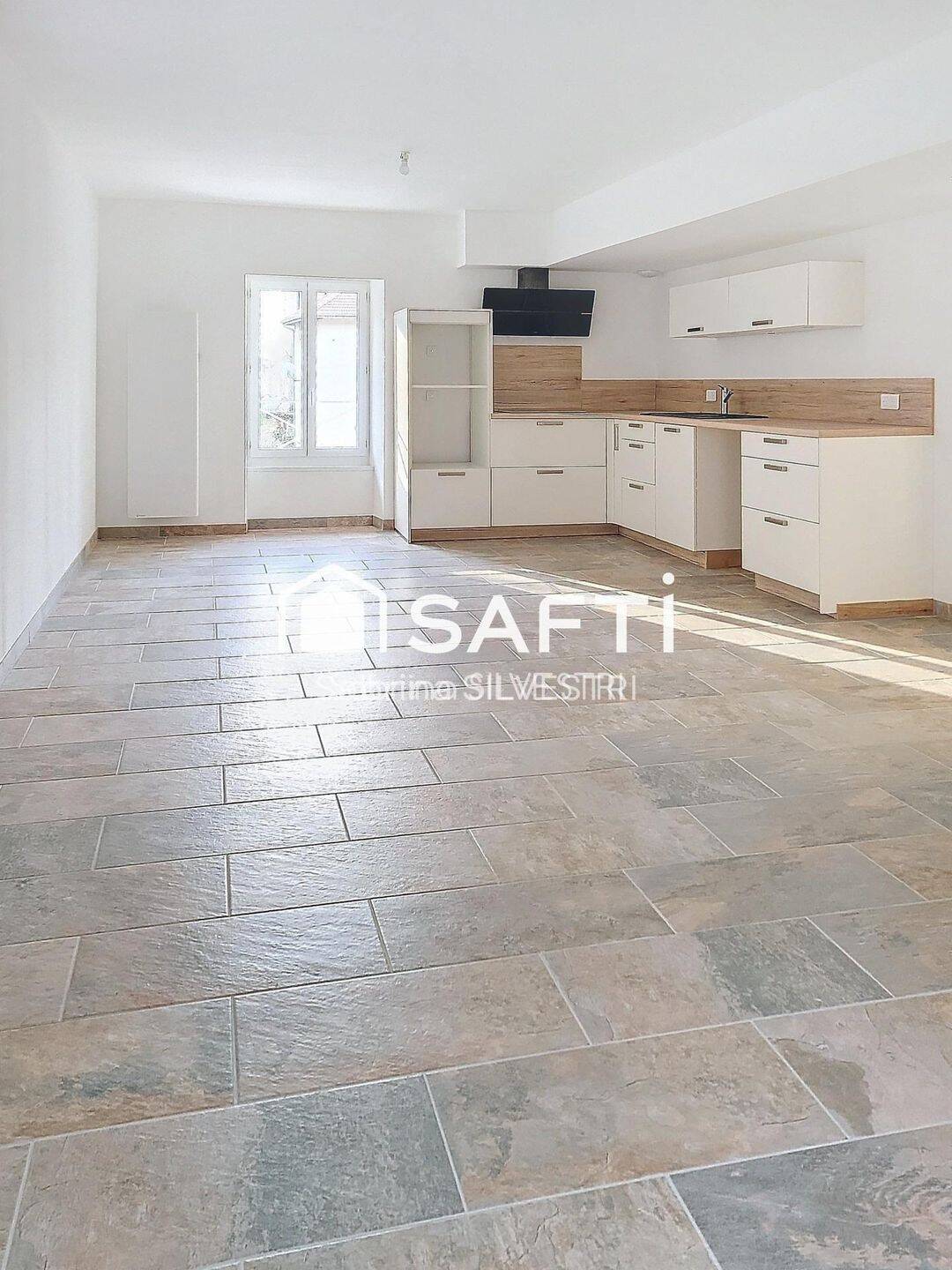 Appartement 5 pièces 108 m² · à Saint-Geoire-en-Valdaine · 108 m² · 1 150 €/mois